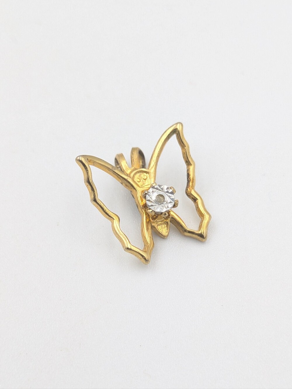5/25$  Vintage gold tone butterfly pendant
